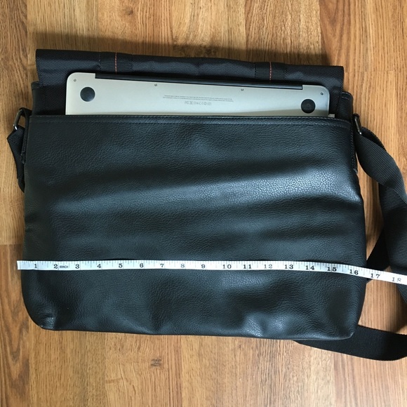 Buffaloes by David Bitton black 16in laptop bag - Picture 9 of 10